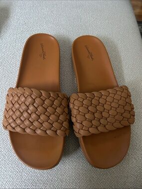 Universal Thread Braided Slide Sandals in Cognac Brown